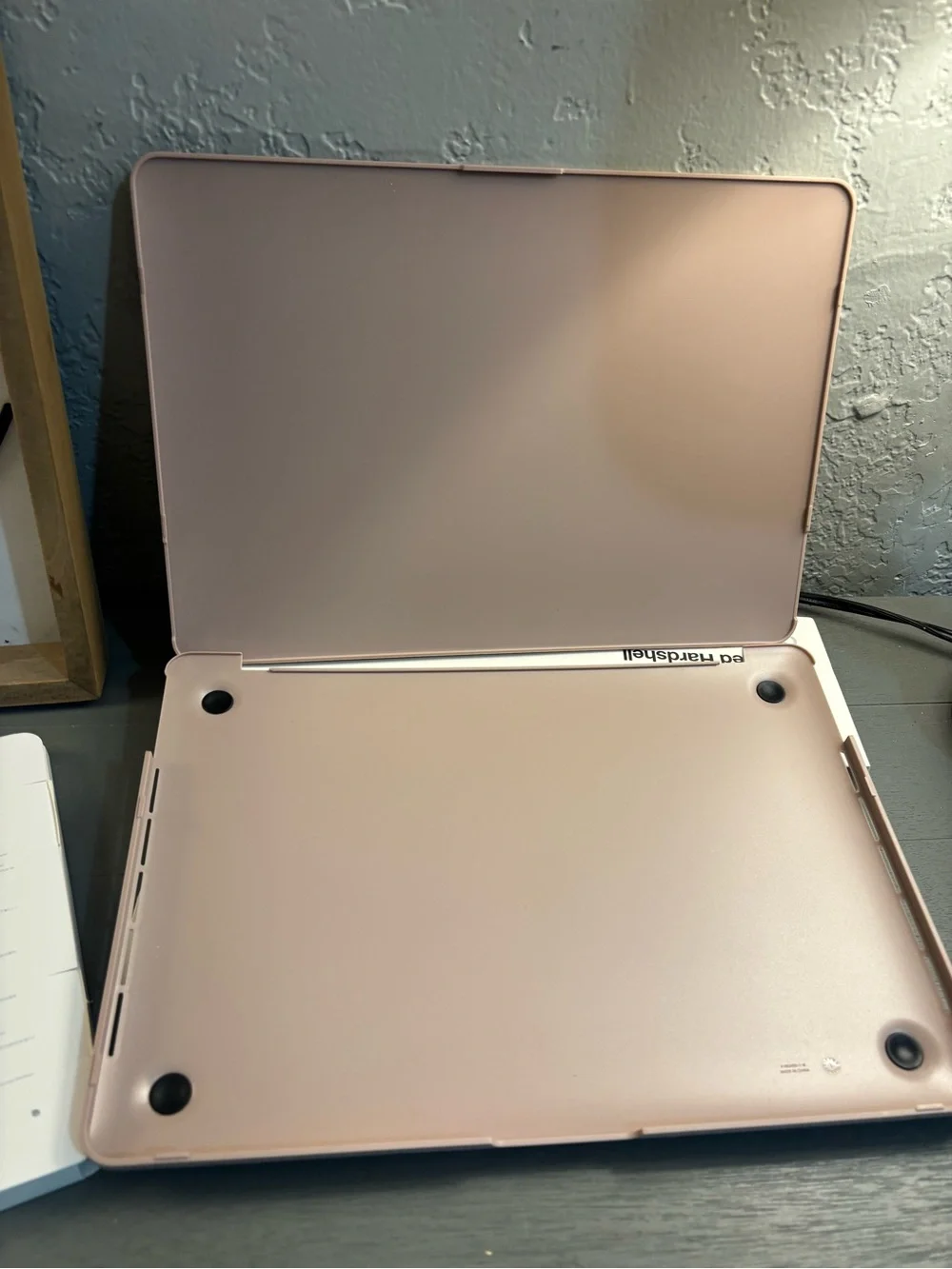 Incase Textured Hardshell Sleeve in Blush Pink